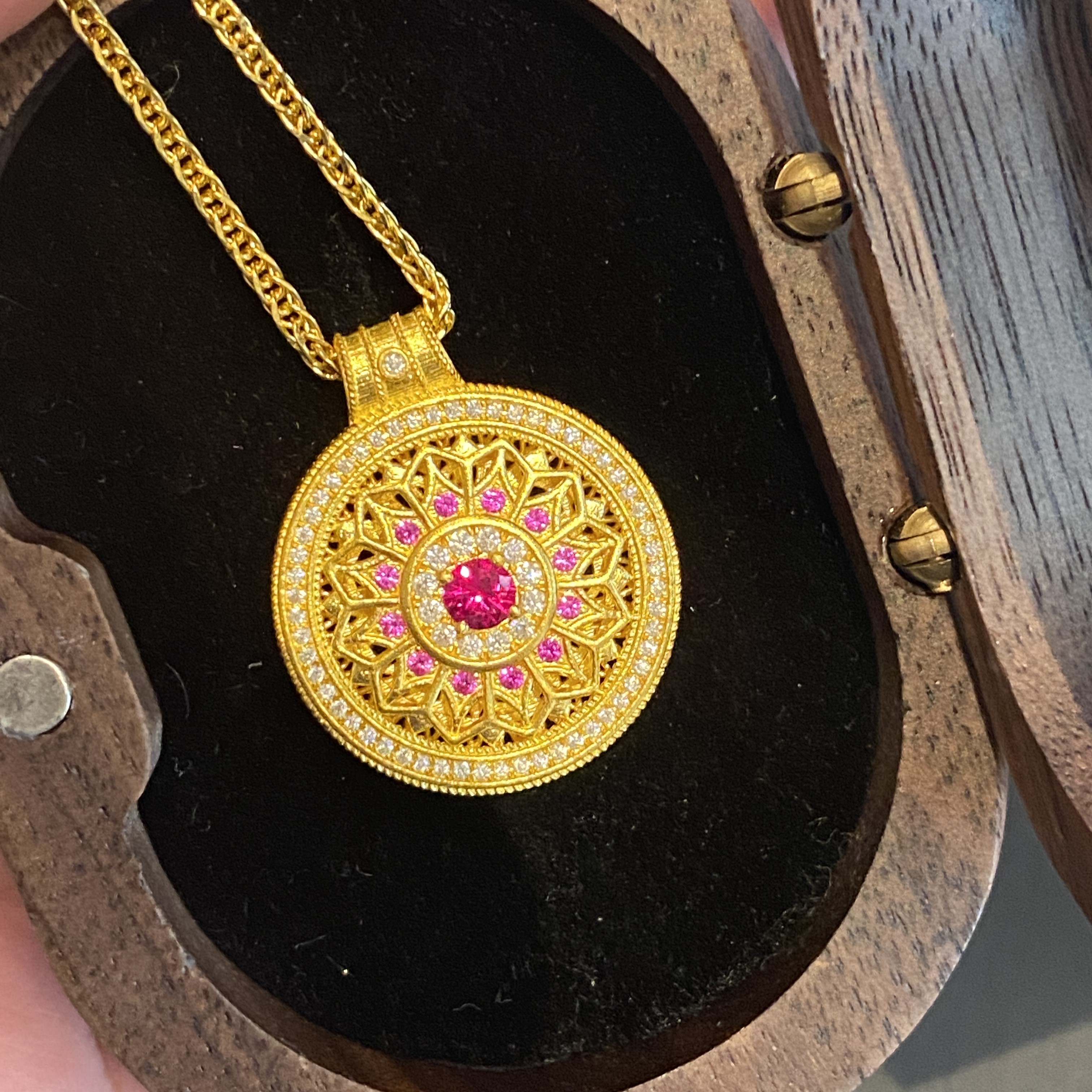足金999#莫桑镶嵌玫瑰花窗罗盘